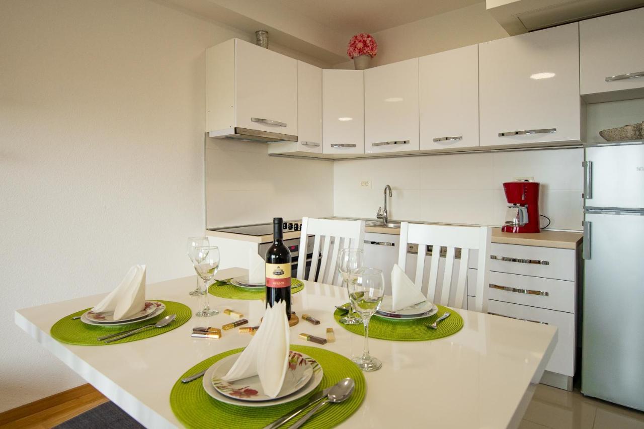 Apartments Mattea Макарска Екстериор снимка