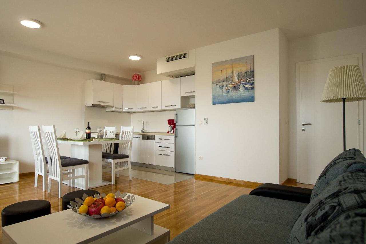 Apartments Mattea Макарска Екстериор снимка