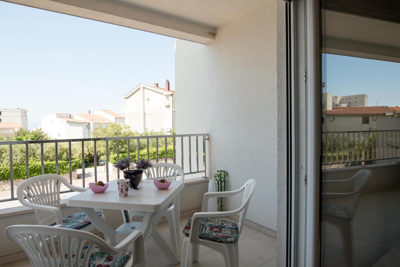 Apartments Mattea Макарска Екстериор снимка
