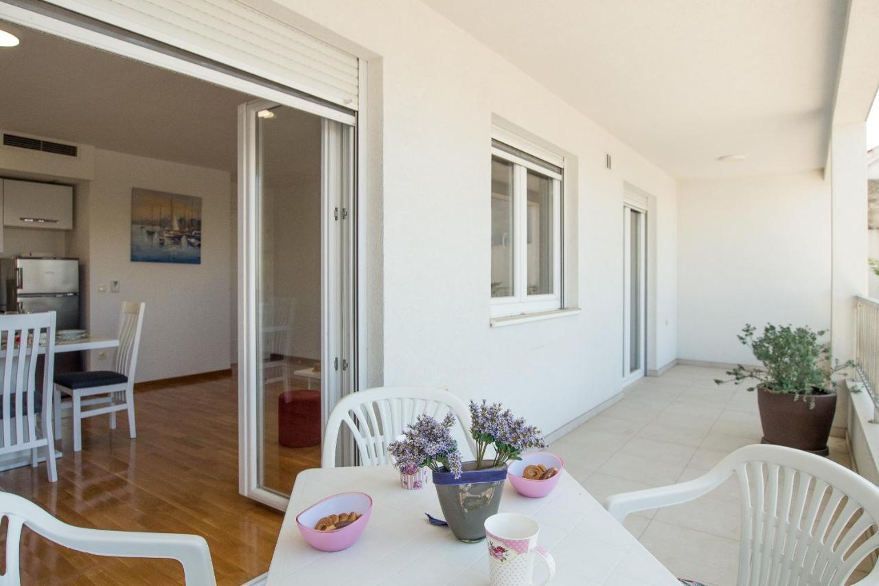 Apartments Mattea Макарска Екстериор снимка