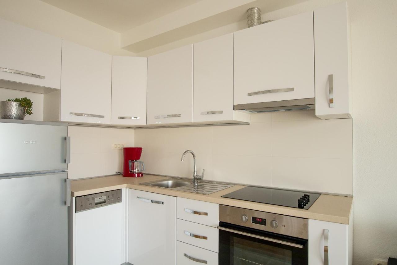 Apartments Mattea Макарска Екстериор снимка