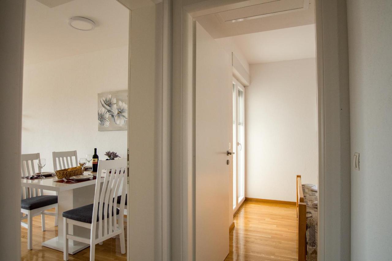 Apartments Mattea Макарска Екстериор снимка