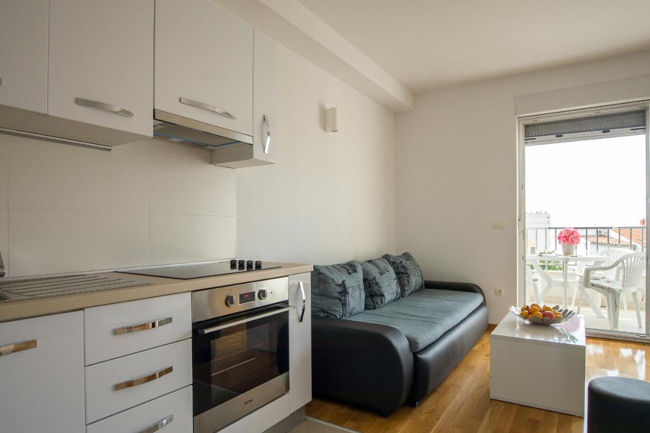 Apartments Mattea Макарска Екстериор снимка