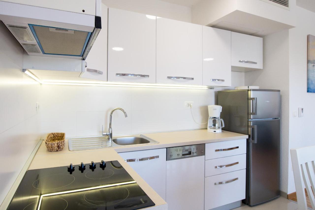 Apartments Mattea Макарска Екстериор снимка