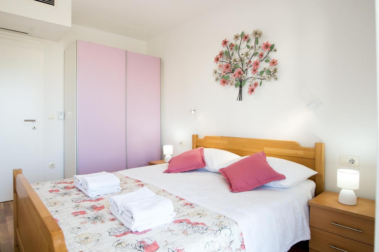 Apartments Mattea Макарска Екстериор снимка