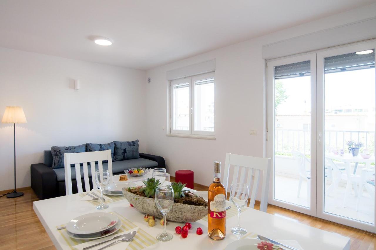 Apartments Mattea Макарска Екстериор снимка