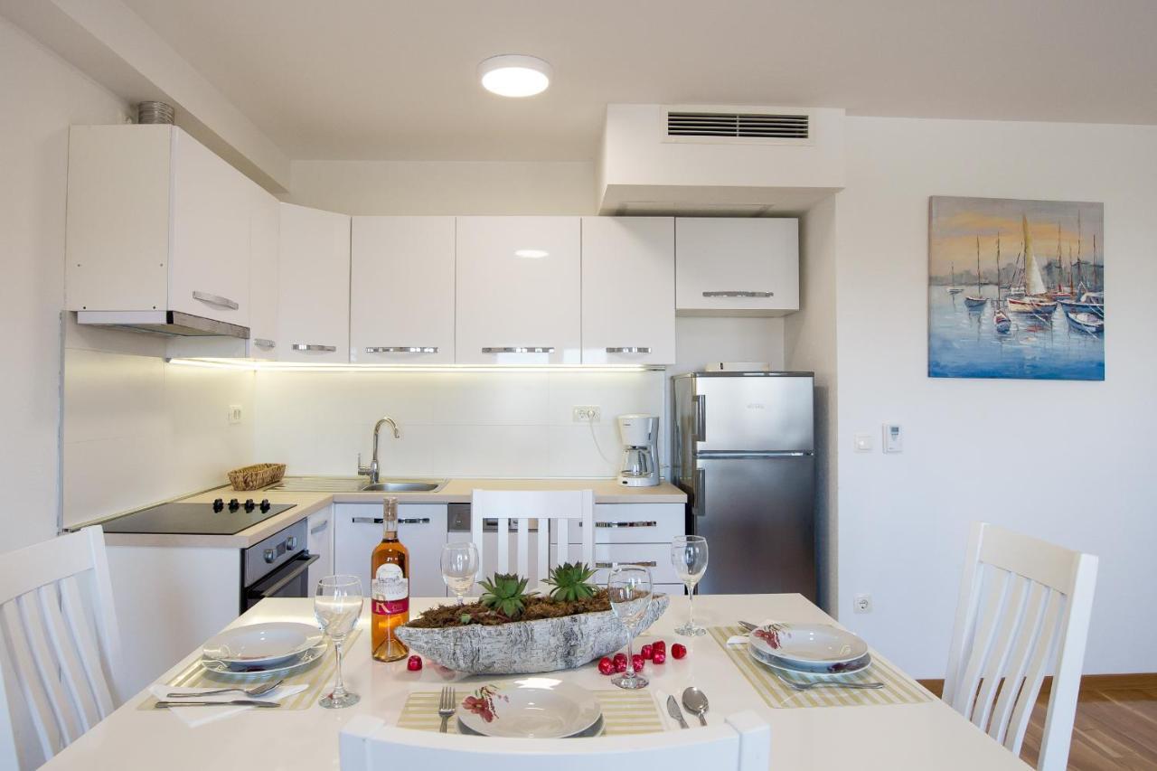 Apartments Mattea Макарска Екстериор снимка