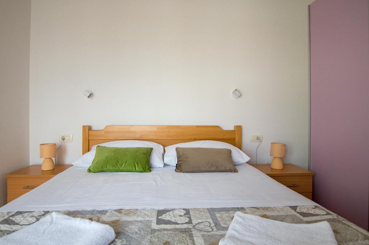 Apartments Mattea Макарска Екстериор снимка