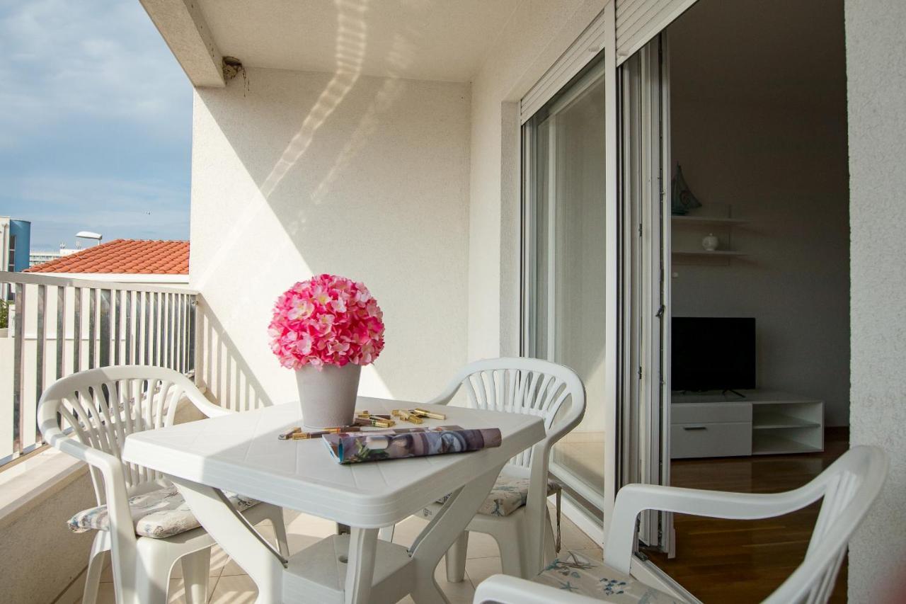 Apartments Mattea Макарска Екстериор снимка