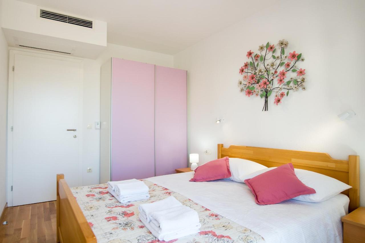 Apartments Mattea Макарска Екстериор снимка