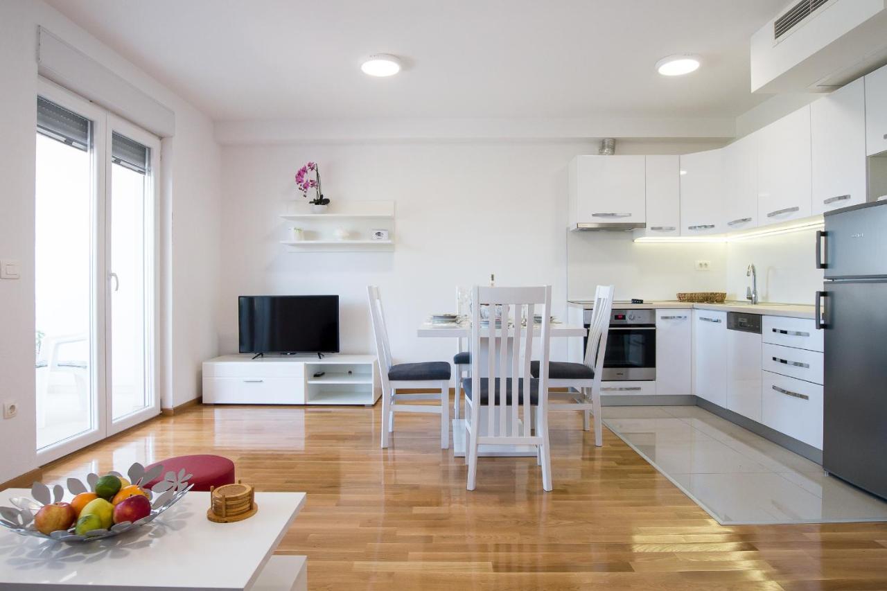 Apartments Mattea Макарска Екстериор снимка
