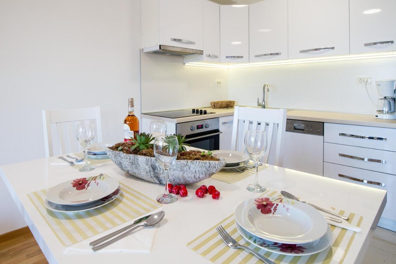 Apartments Mattea Макарска Екстериор снимка