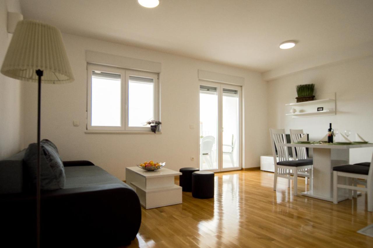 Apartments Mattea Макарска Екстериор снимка