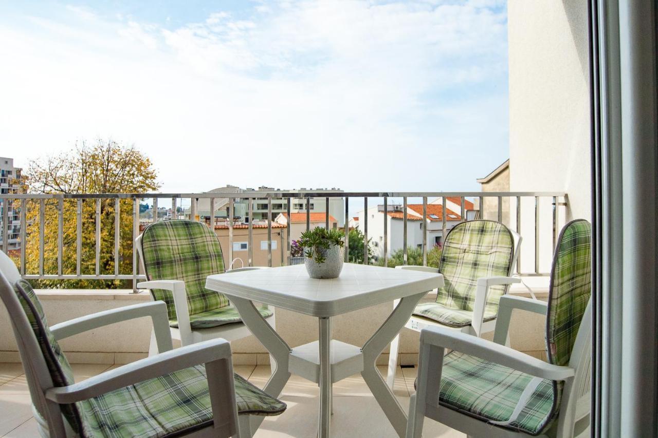 Apartments Mattea Макарска Екстериор снимка