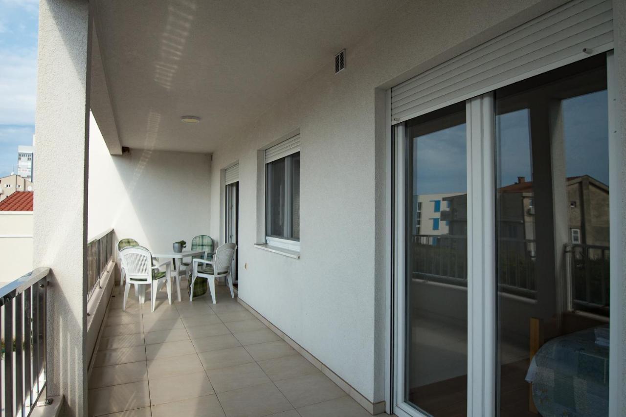 Apartments Mattea Макарска Екстериор снимка