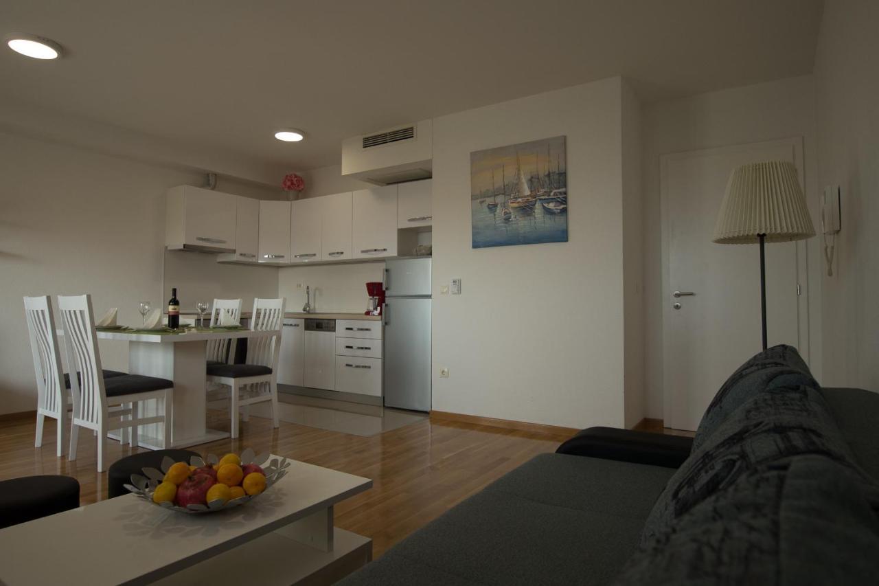 Apartments Mattea Макарска Екстериор снимка