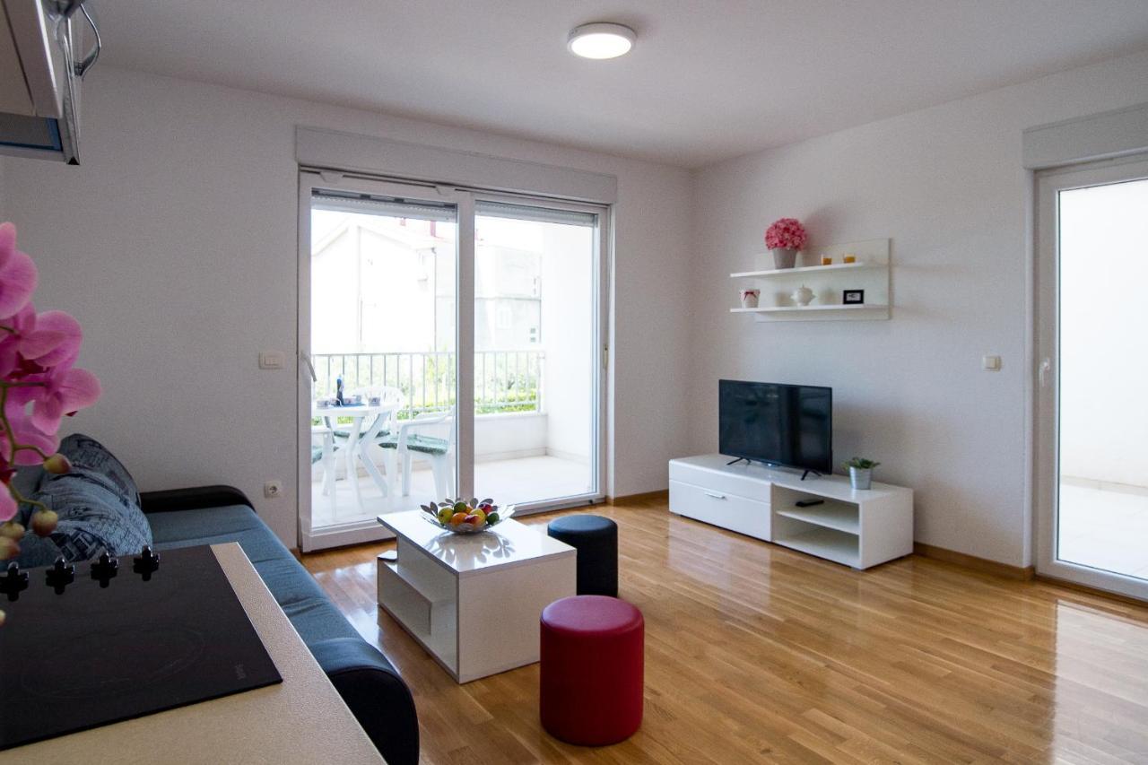 Apartments Mattea Макарска Екстериор снимка
