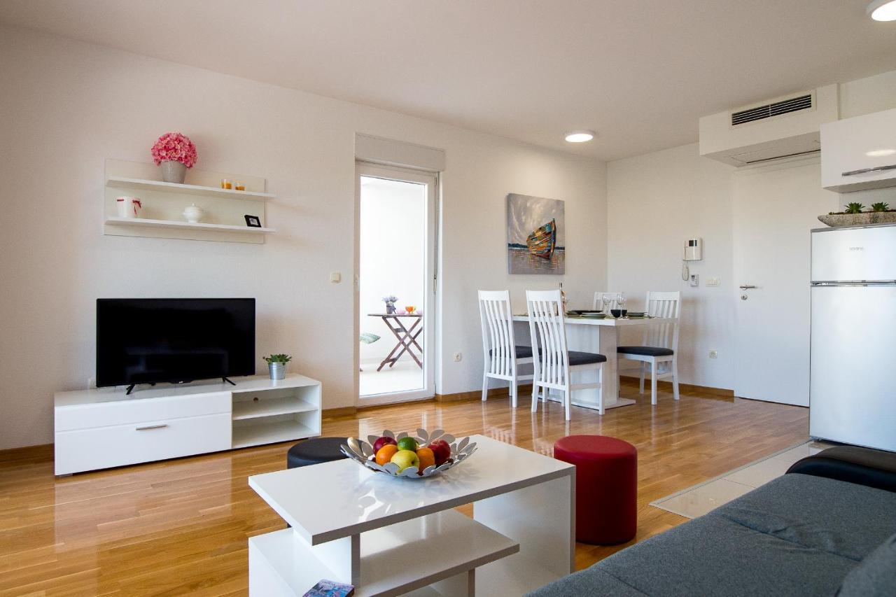 Apartments Mattea Макарска Екстериор снимка