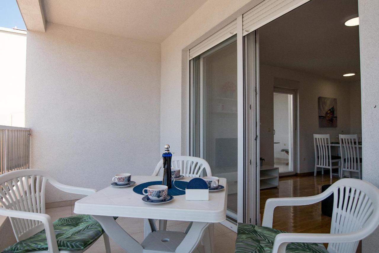 Apartments Mattea Макарска Екстериор снимка