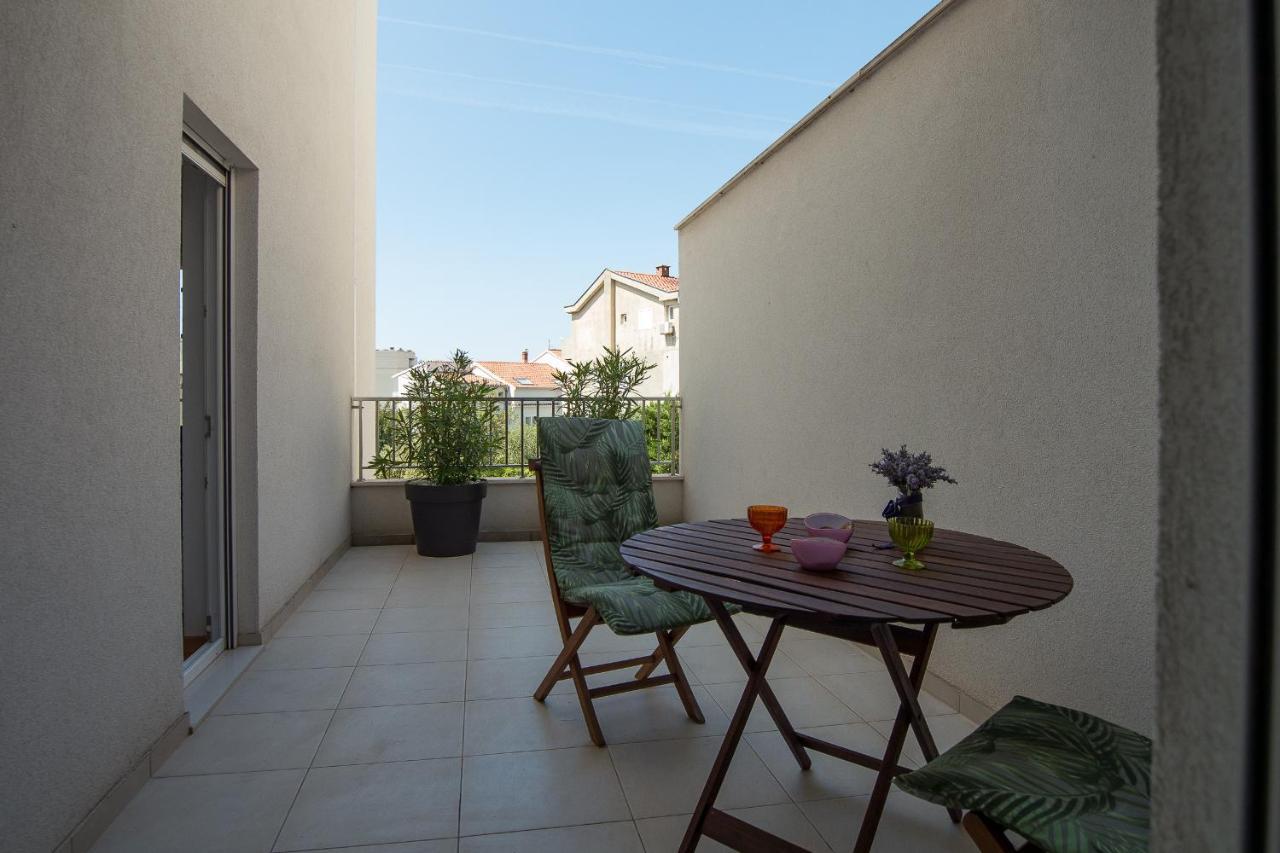 Apartments Mattea Макарска Екстериор снимка