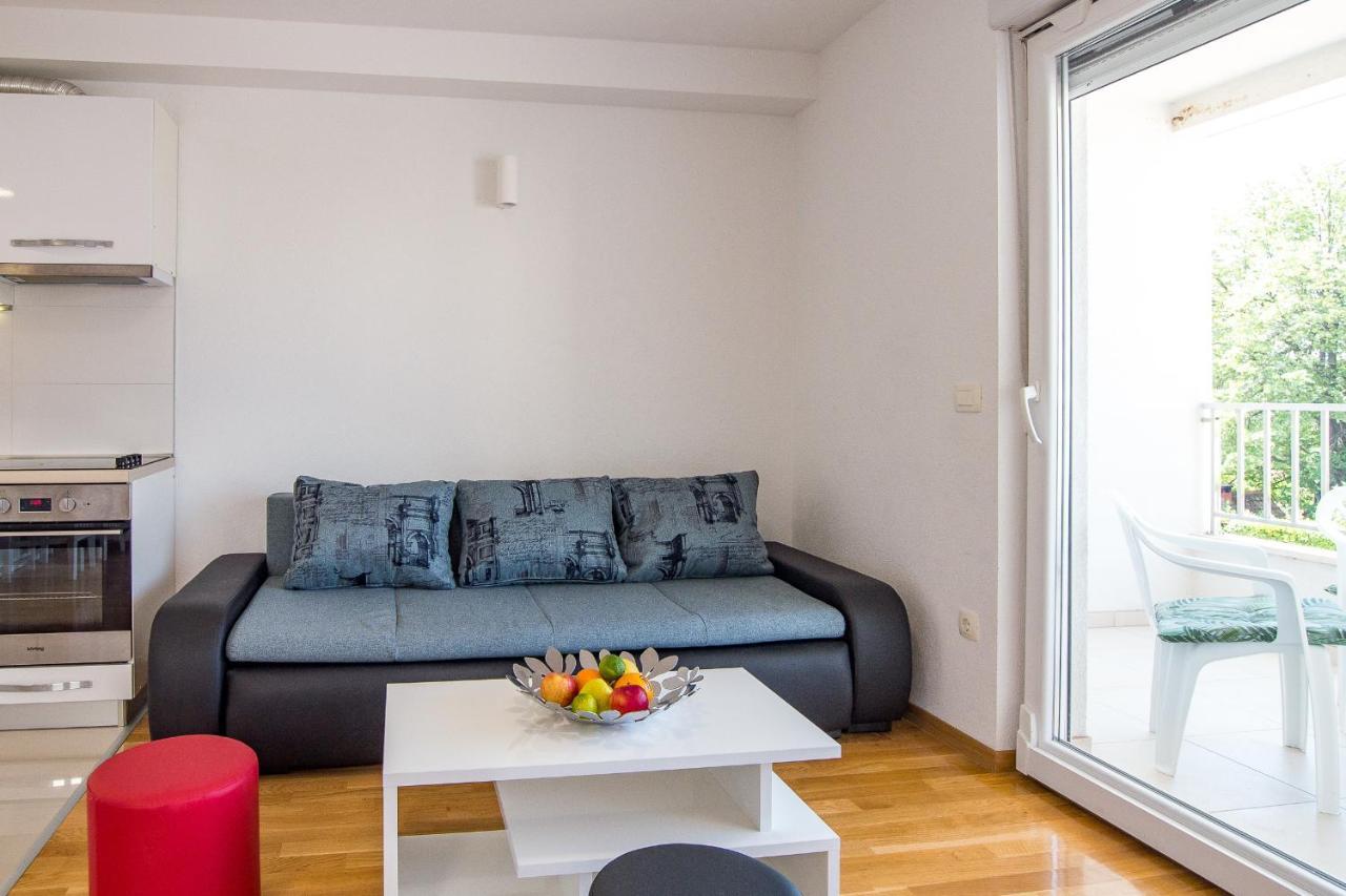 Apartments Mattea Макарска Екстериор снимка