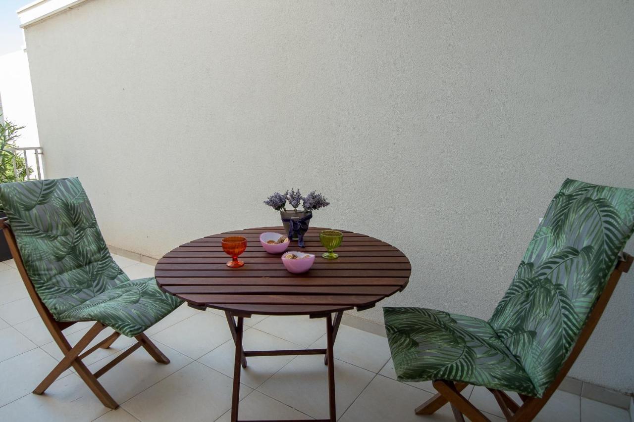 Apartments Mattea Макарска Екстериор снимка