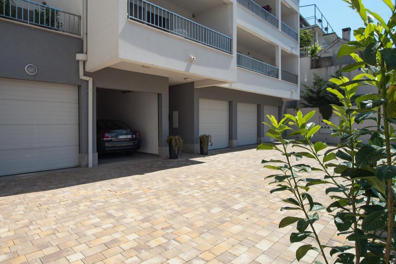 Apartments Mattea Макарска Екстериор снимка