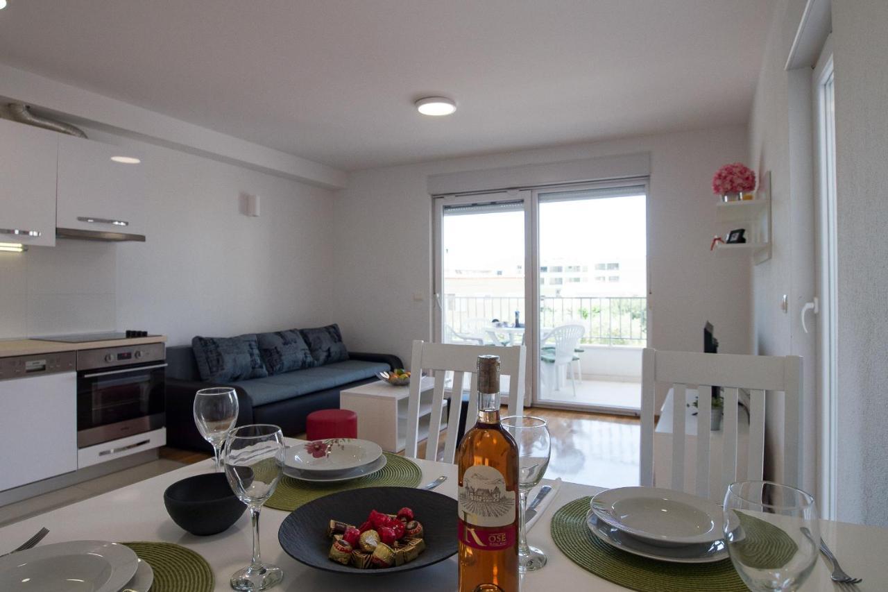 Apartments Mattea Макарска Екстериор снимка